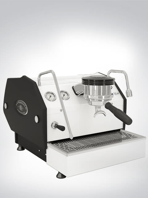 Espressomaschine aus Edelstahl mit schwarzem Gehäuse und zwei Brühgruppen