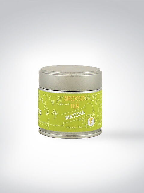 Dose Sirocco Bio-Matcha-Tee, 30g, mit grünem Etikett, vor hellem Hintergrund