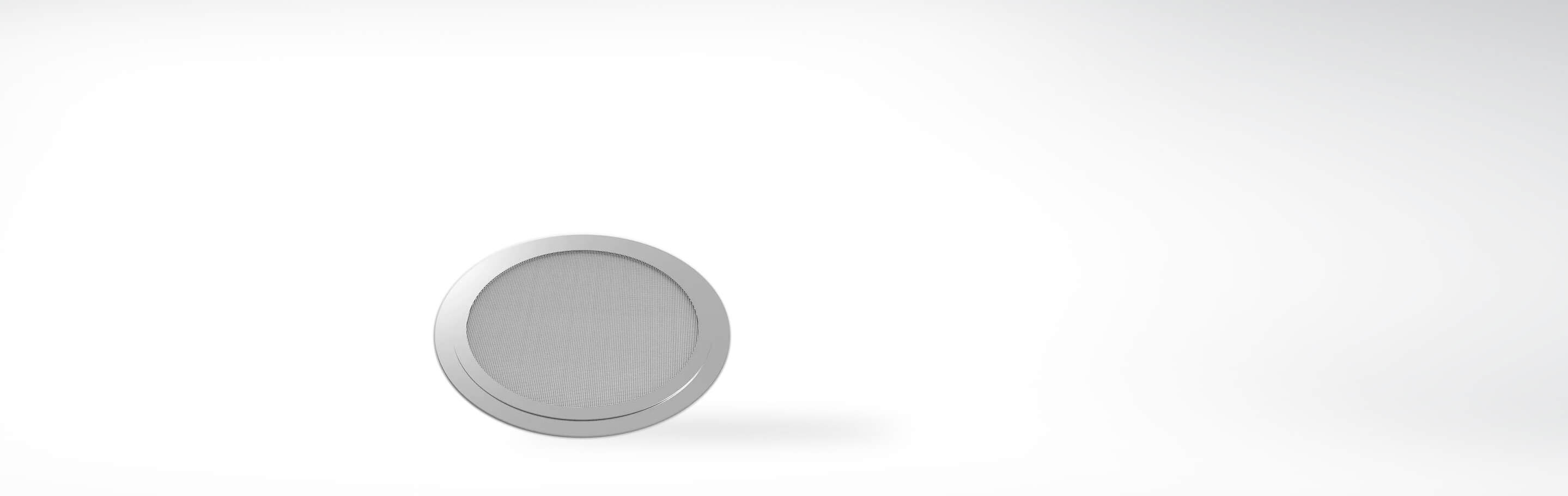 Ein runder, weißer Einbaulautsprecher vor hellem Hintergrund