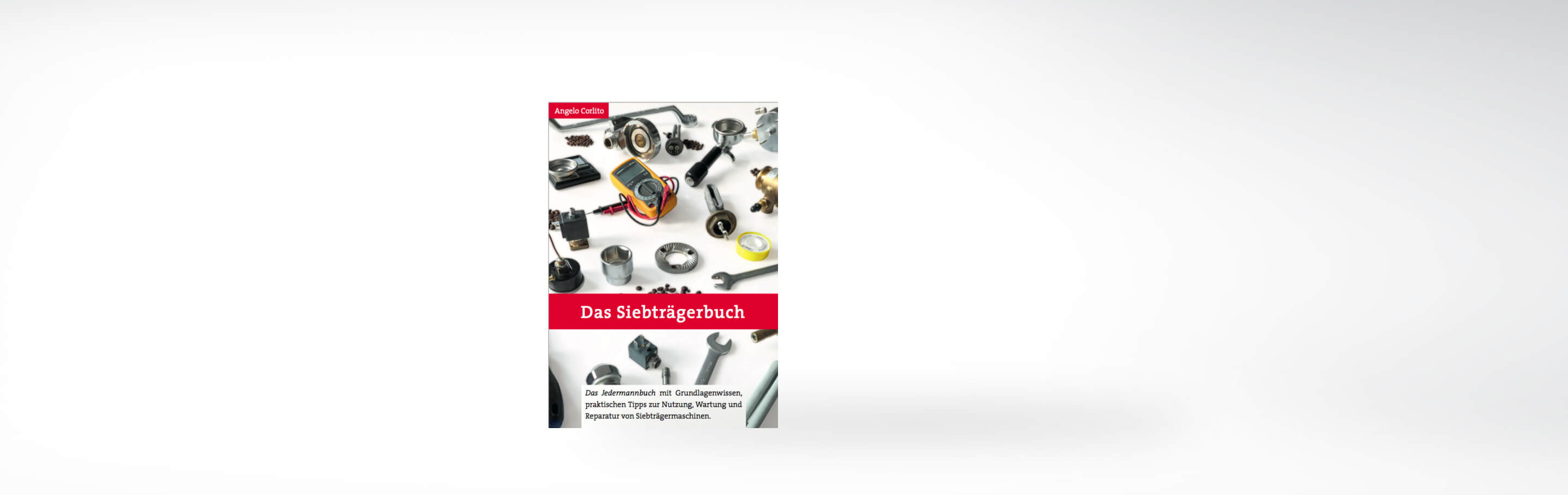 Buchcover von 'Das Siebträgerbuch' von Angelo Corlito, umgeben von verschiedenen Werkzeugen und Kaffeemaschinenteilen
