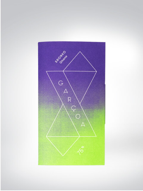 Schokoladentafel von Garcoa mit 75% Kakao, verpackt in einer stilvollen lila und grünen Kartonage