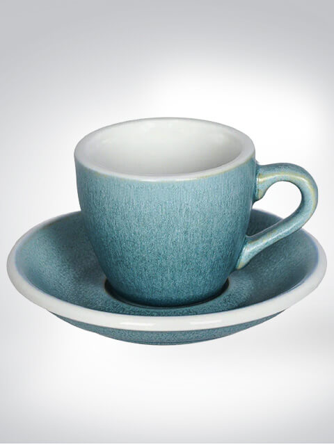 Blaue Keramik-Espresso-Tasse mit passender Untertasse
