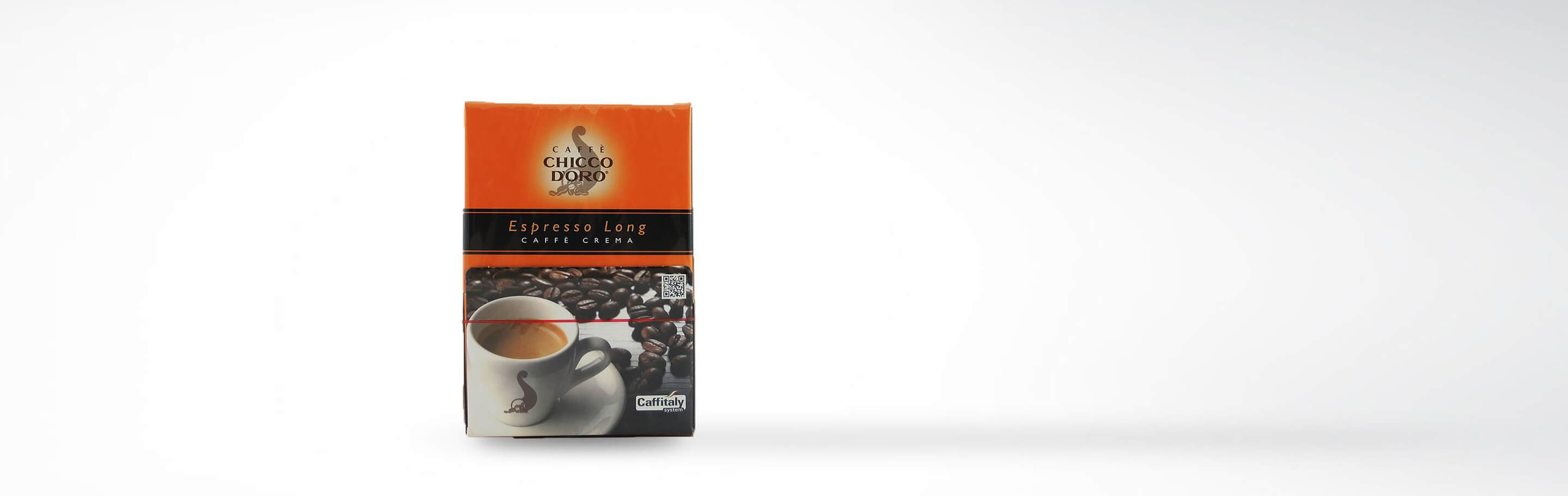 Packung Chicco d'Oro Espresso Long Caffè Crema mit Kaffeetasse und Kaffeebohnen