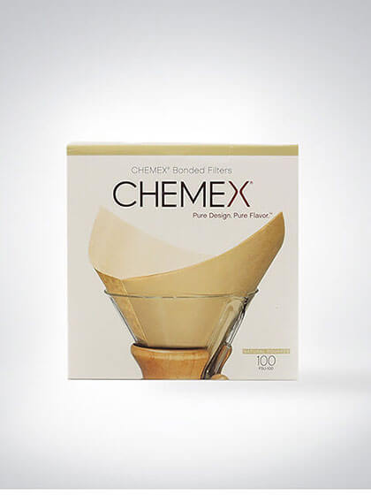 Packung Chemex Kaffeefilter mit Glaskaraffe im Hintergrund, 100 Stück