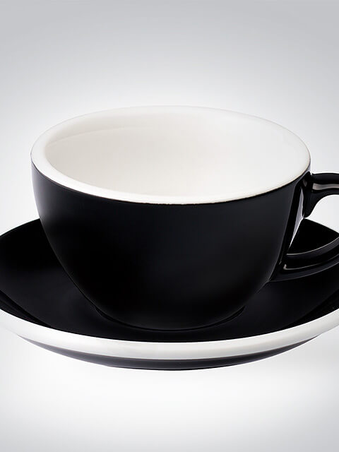 Schwarze Kaffeetasse mit Untertasse aus Porzellan, stilvolles Design