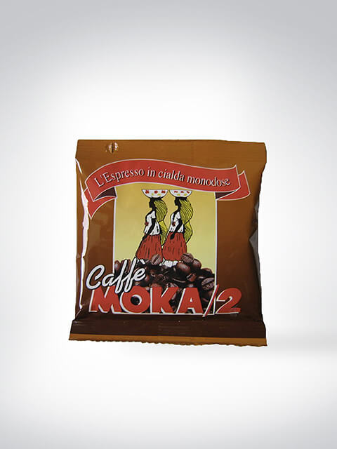 Verpackung von Caffè Moka Einzeldosis-Espresso-Pads mit zwei gezeichneten Frauen auf dem Etikett