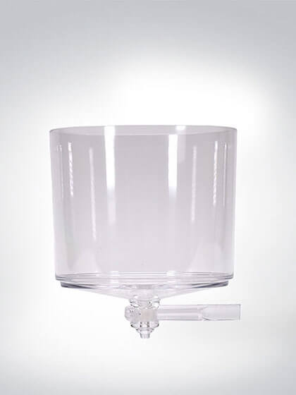 Durchsichtiger Kunststoff-Behälter mit praktischem Auslaufhahn für Flüssigkeiten