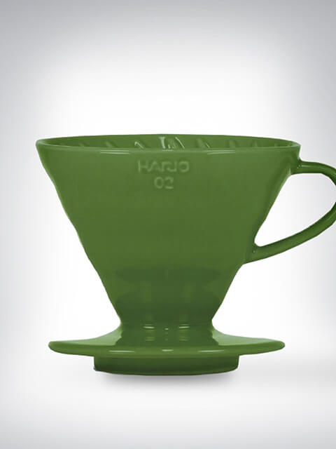 Grüner Kaffeefilterhalter aus Keramik der Marke Hario, Modellnummer 02