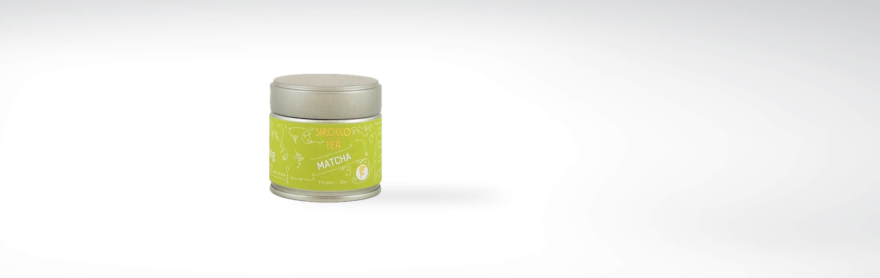Dose mit Sirocco Bio-Matcha-Tee vor weißem Hintergrund