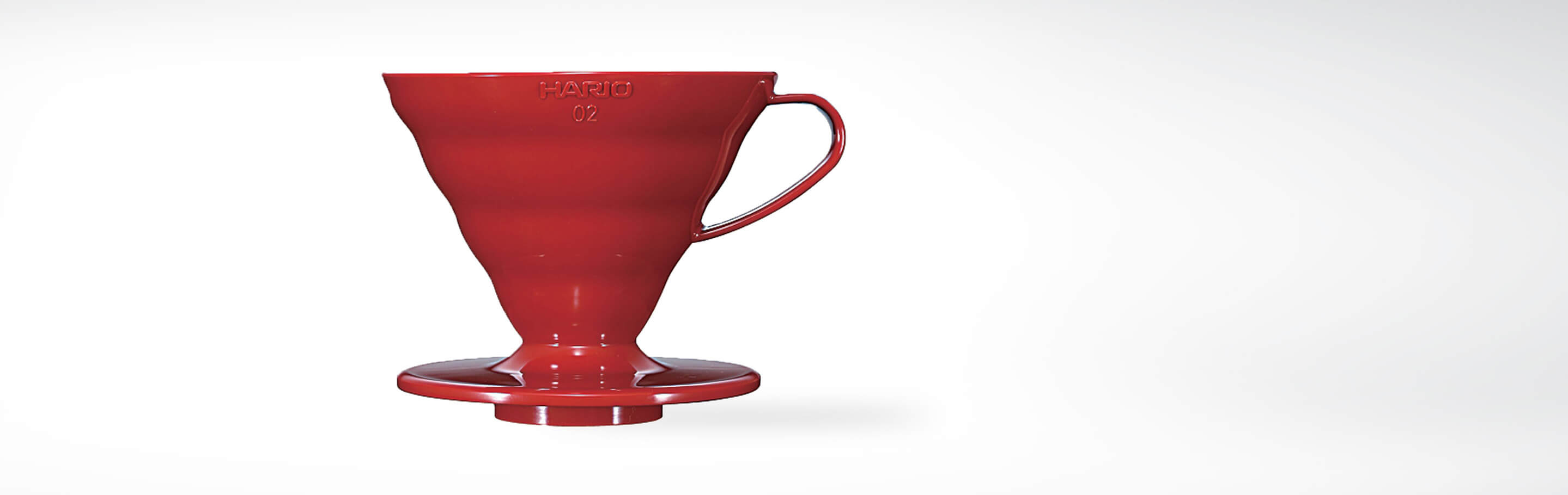 Roter Kaffeefilterhalter Hario V60-02, seitliche Ansicht