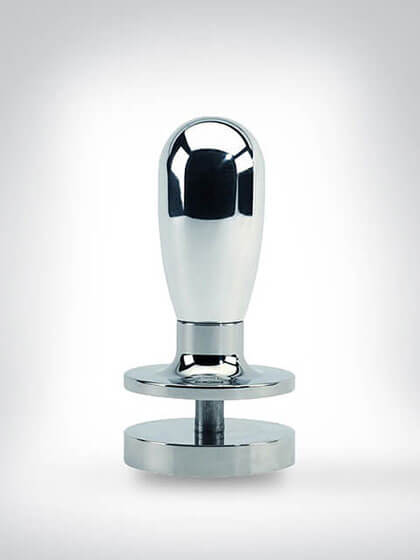 Espressostampfer aus poliertem Edelstahl mit ergonomischem Griff, ideal zum gleichmäßigen Verdichten von Kaffeepulver im Siebträger.