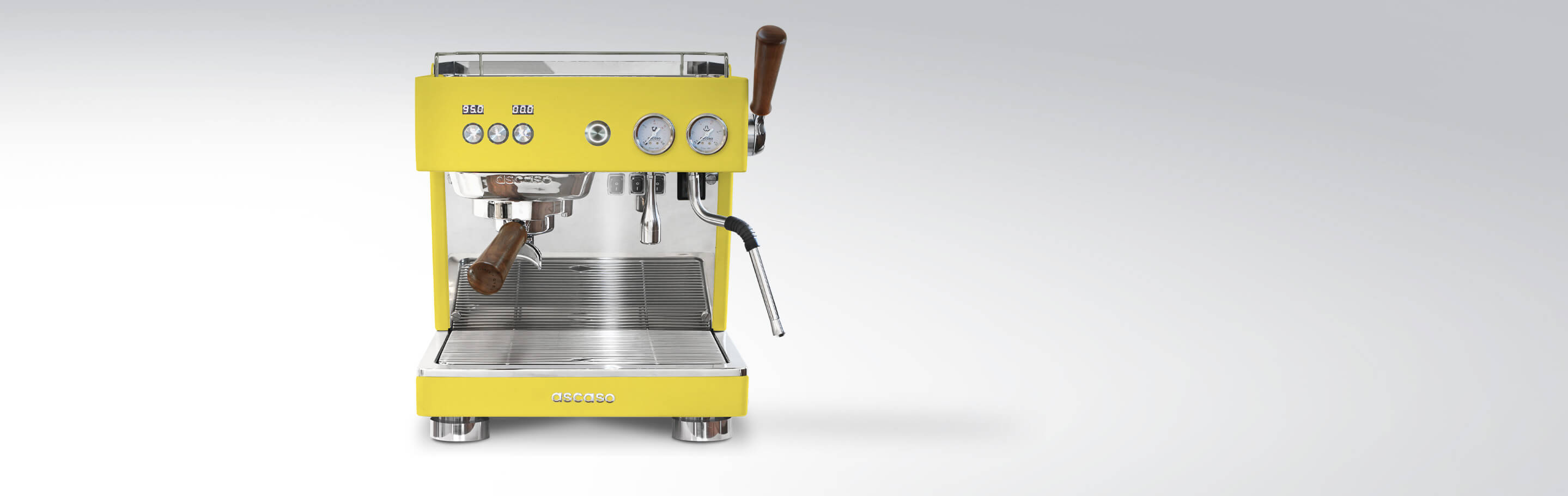 Gelbe Espressomaschine im Retro-Stil mit Holzgriffen und Druckanzeigen