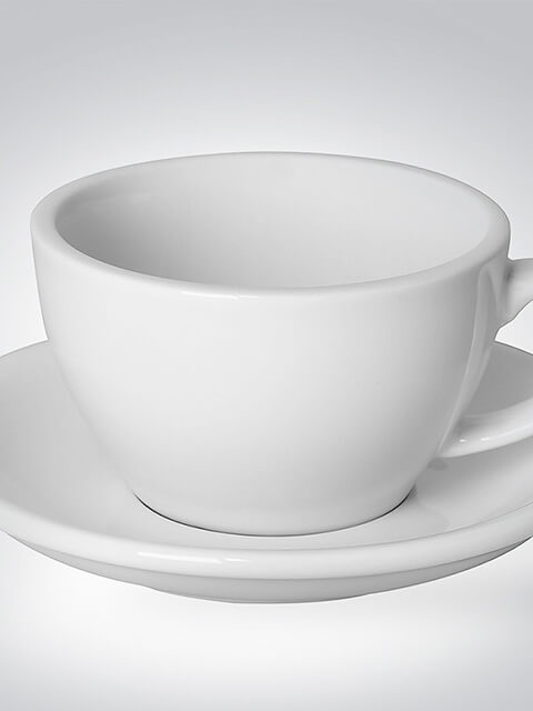 Weiße Kaffeetasse auf Untertasse, ideal für Heißgetränke