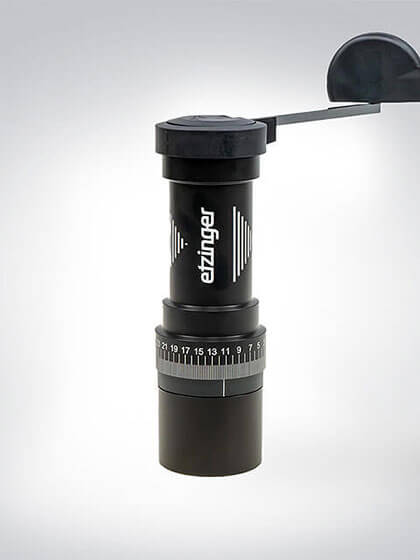 Schwarze Handmühle von Etzinger mit einstellbarem Mahlgrad und ergonomischem Griff