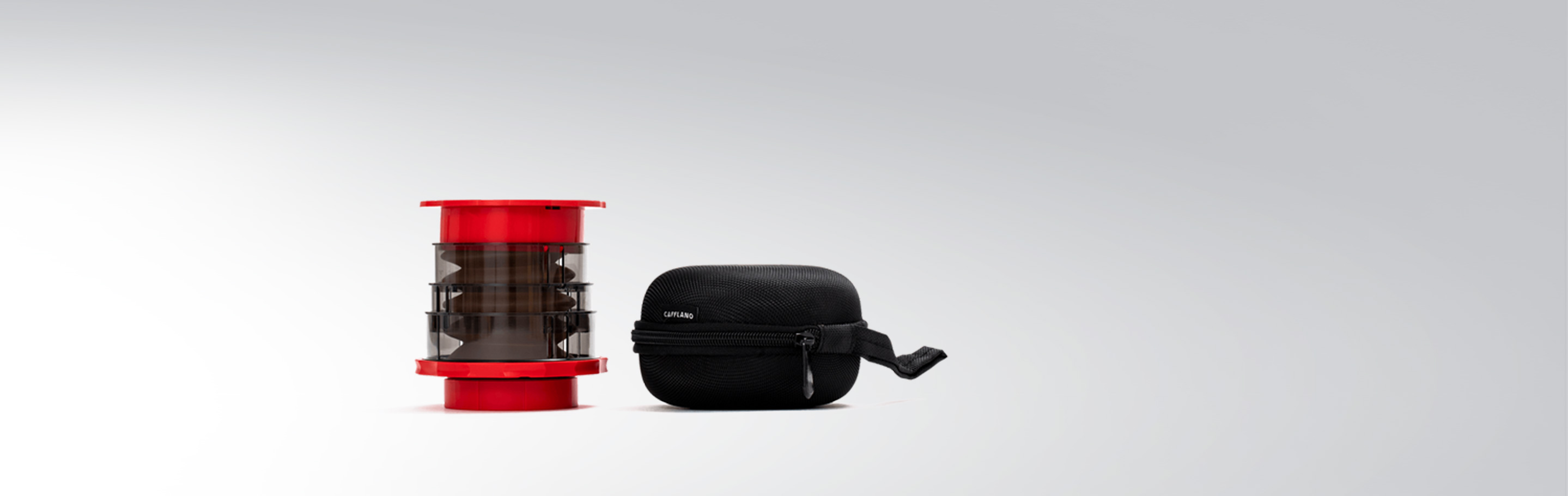 Tragbare Kaffeemaschine in Rot mit schwarzer Transporthülle