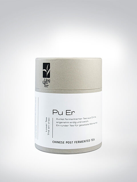 Verpackung von Pu Er Tee, einem dunkel fermentierten Tee aus China