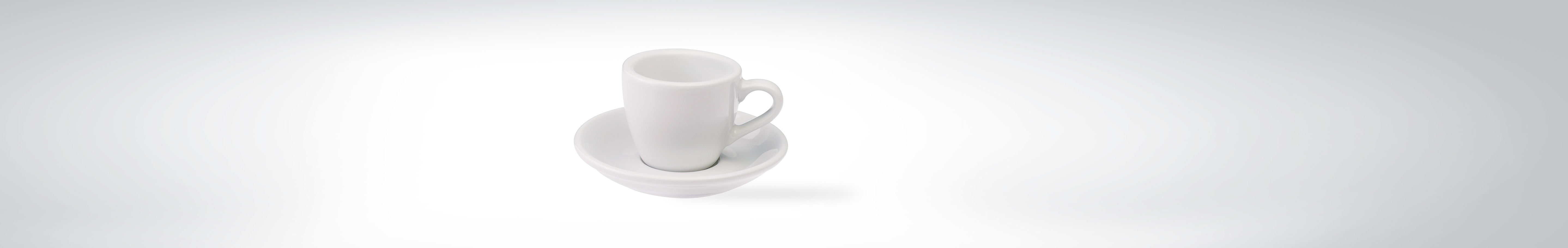 Elegante weiße Espressotasse auf passendem Unterteller