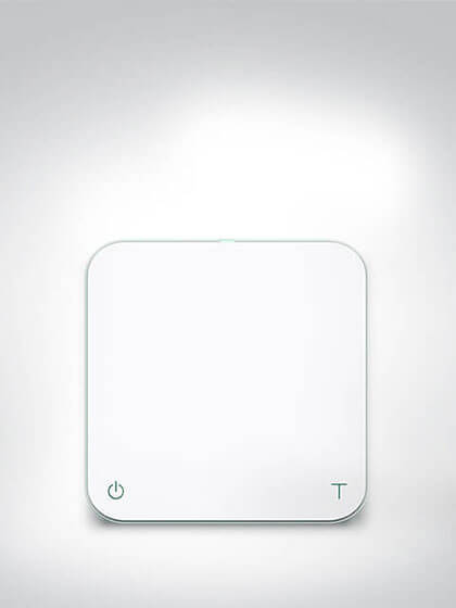 Weiße, quadratische digitale Küchenwaage mit Ein- und Ausschaltknopf