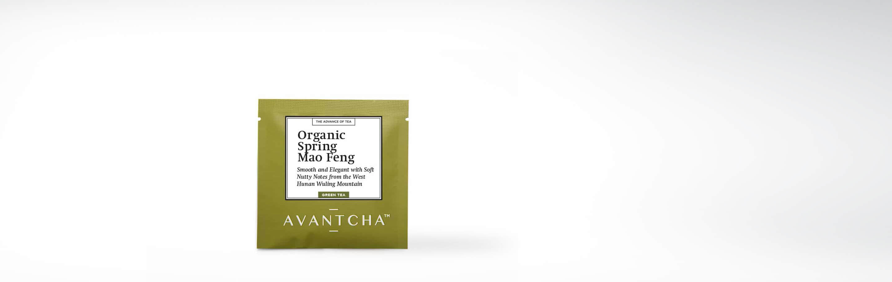 Eine einzelne Packung Avantcha Organic Spring Mao Feng Tee, ein grüner Bio-Tee aus den Wuling-Bergen in Hunan mit sanften, nussigen Noten.