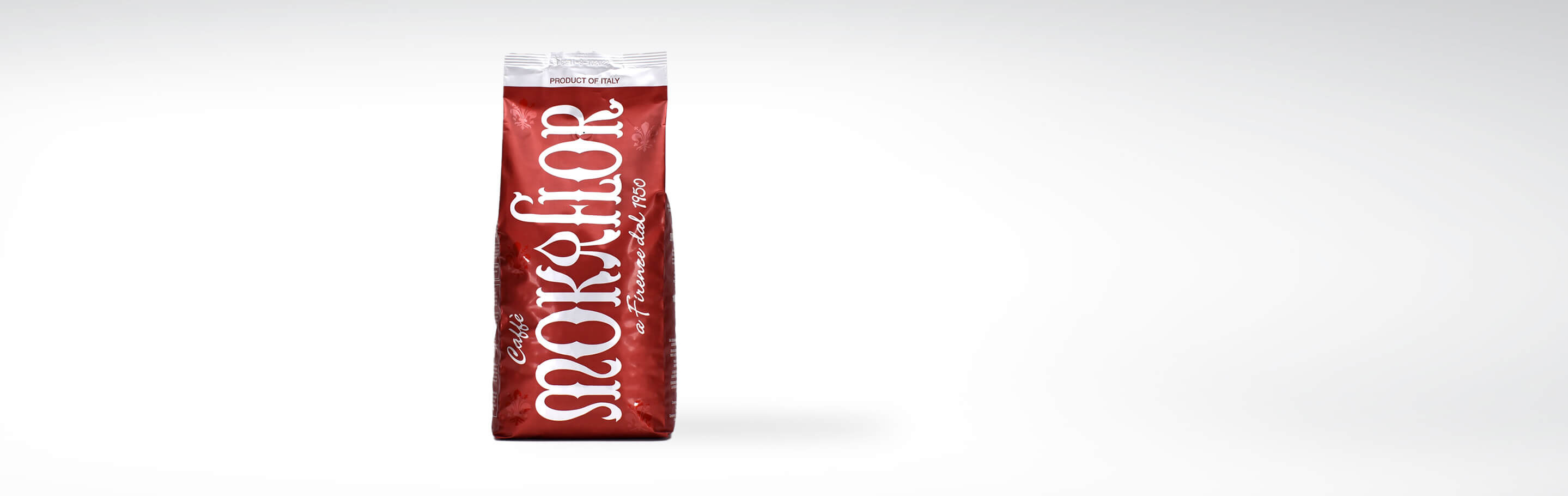 Rote Kaffeemischungspackung von Mokaflor, Produkt aus Italien, auf weißem Hintergrund